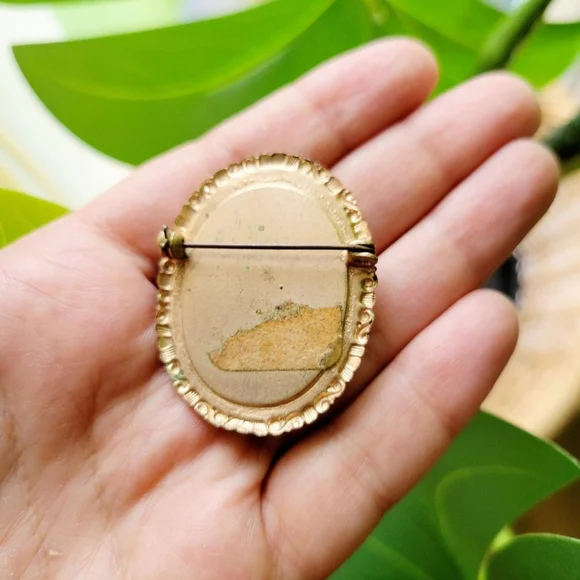 Vintage Cameo Bouchet Brooch Pin